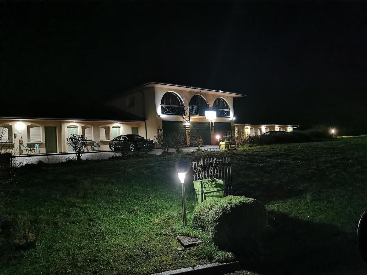 Logis Hotel- Restaurant La Haie Des Vignes Seminaires Et Evenementiel Allain Esterno foto